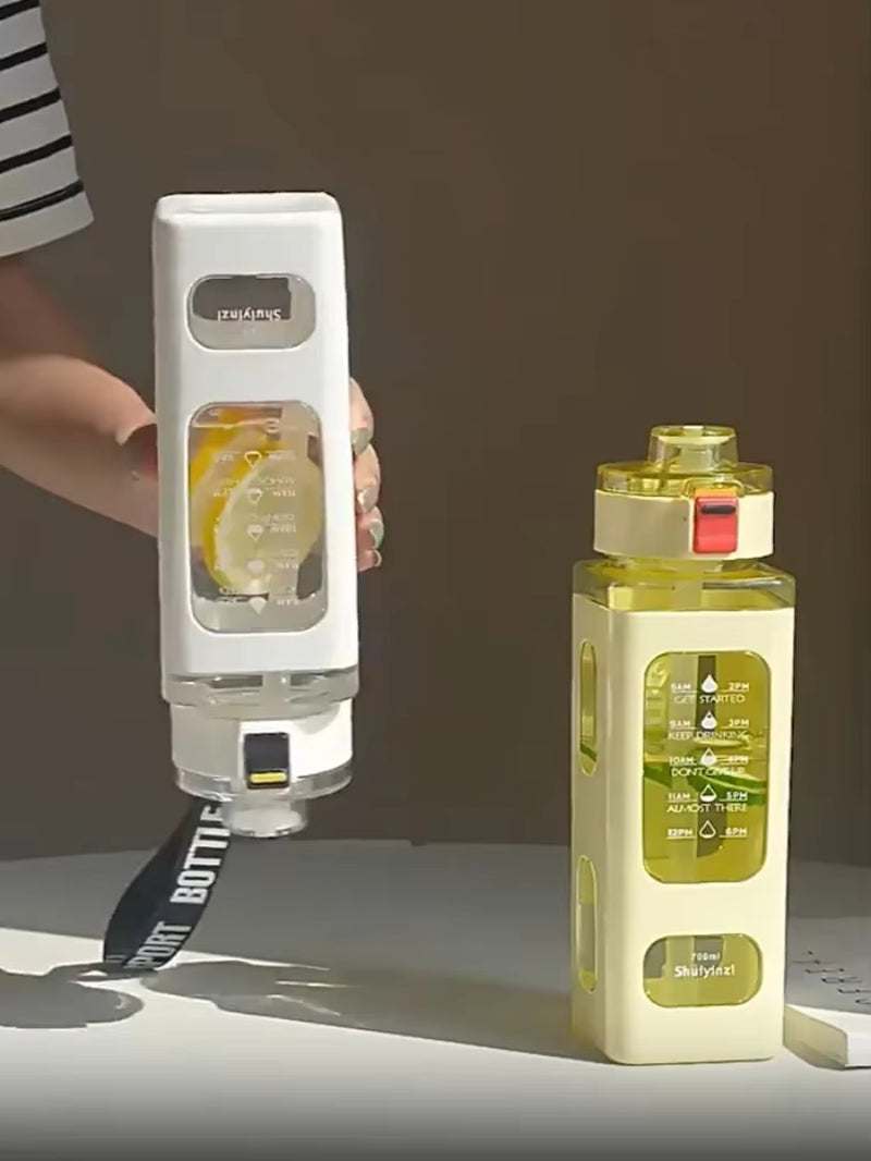 700Ml/900Ml Sports Water Bottle Portable Sippy Cup Suitable for Outdoor Sports Cycling and Carrying Juice Milk Drinkware